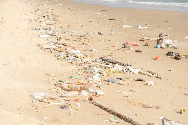 バリ島のプラスチックごみ（イメージ）